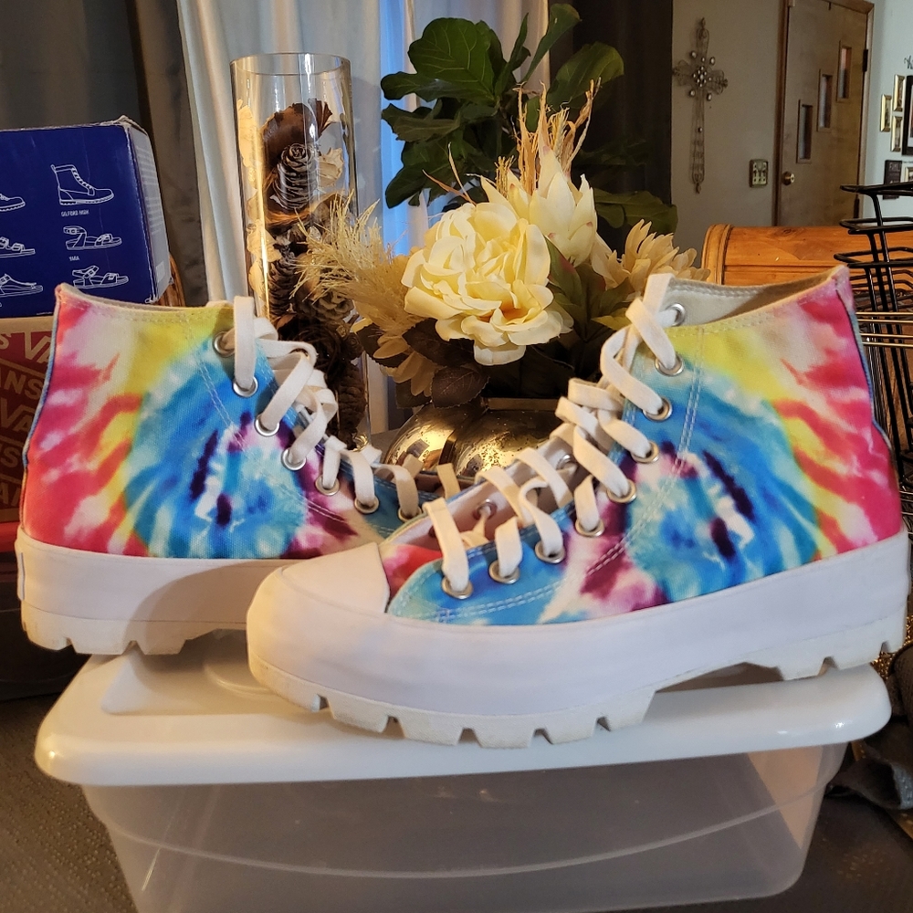 Tie Dye Converse